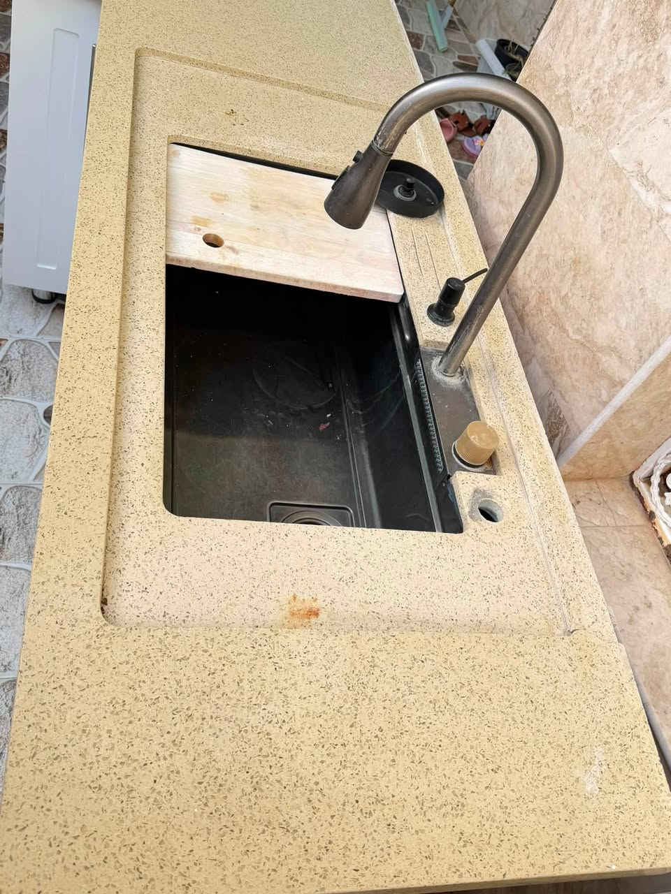 سنك مطبخ للبيع طول مترين  وربع نضيف
***********
