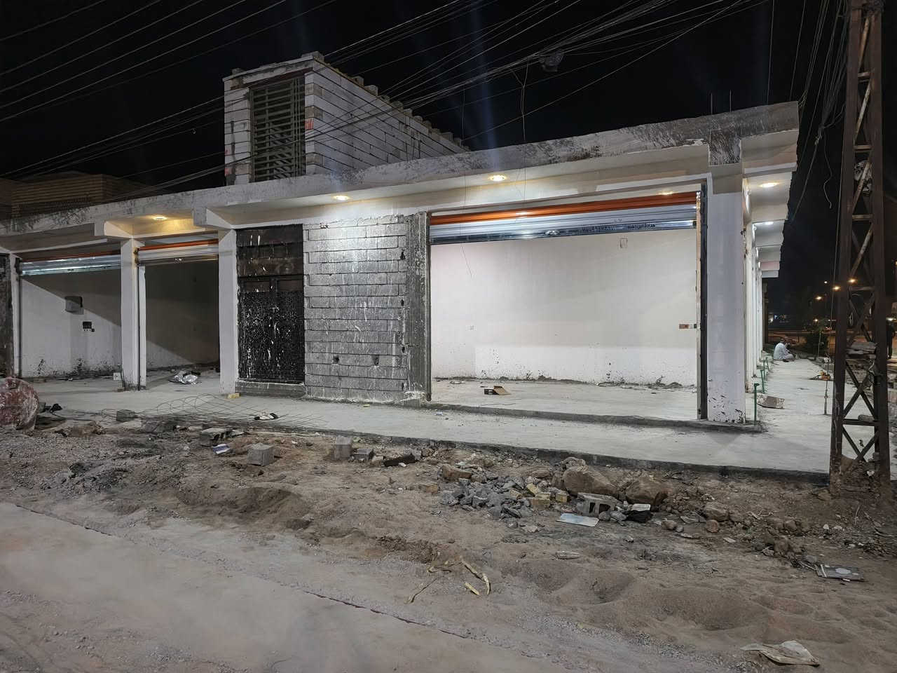 السلام عليكم ...
🏚️((( يعلن مكتب المنتظر للعقار عن وجود  🏠  )))) محلات الايجار 🏠  الموقع تجاري على شارع الريسي طول المحل 7متر في 5متر العرض مع مخزن الطول 16متر في 10متر العرض 
المكان حي الصدرين
 للاستفسار ال تصل على الرقم ***********
