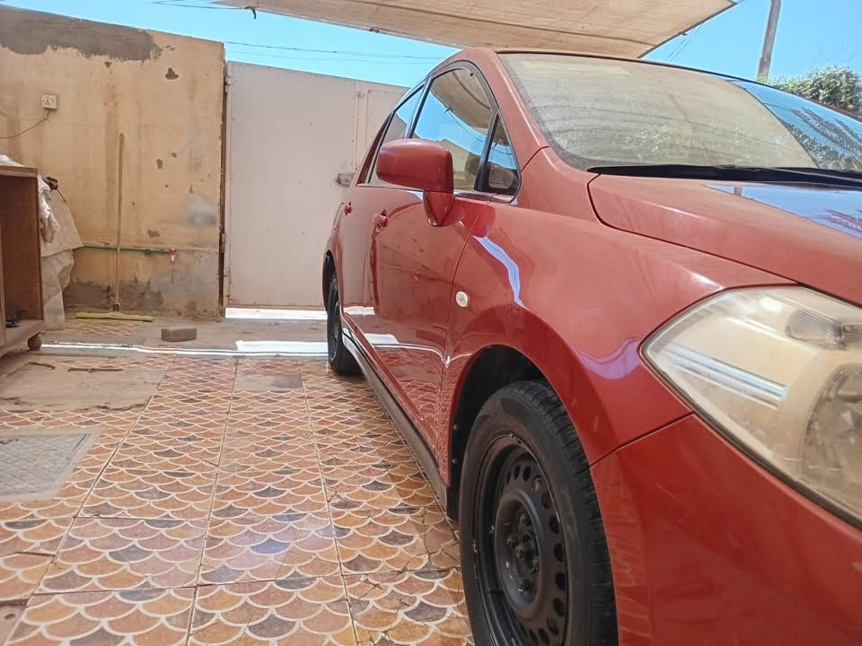 للبيع نيسان تيدا موديل 2007 ياباني  السعر 65$ مكاني بالديوانية للتواصل فقط رقم ‭***********‬
