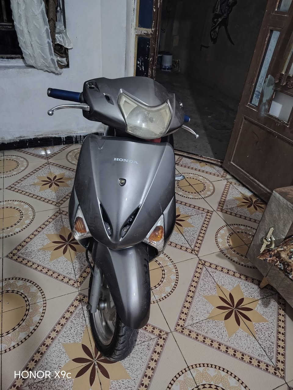 السلام عليكم ورحمة الله وبركاته الدراجه مثل ماموضح بل صوره السعر 750وبيها مجال شويه للستفسار اكثر اتصل***********

نص مكتوب في الصور:
- HONOR X9c