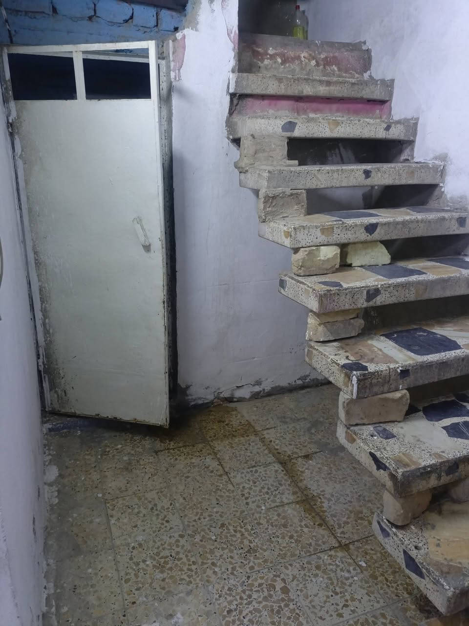 بيت طابو صرف حسينية راشدية بغداد قرب مستشفى التركي.    السعر ٦٥.    للا ستفسار.    ***********٠.    مراوس. نص. قطعة.  مدينه الصدر.   ٧غرف. قاطين
