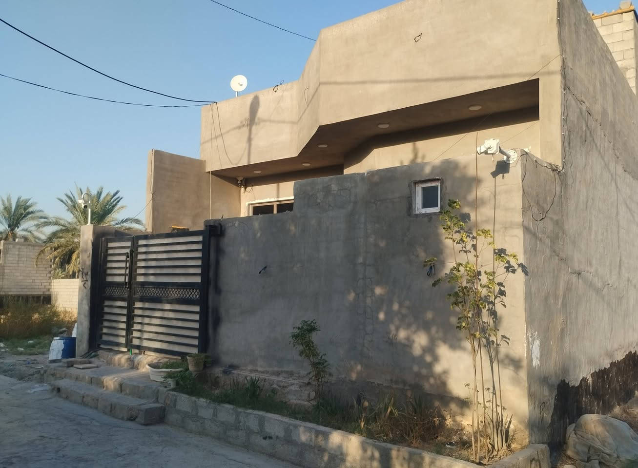 السلام عليكم دار سكني للبيع زراعي سند25 مساحة الدار 150م موقع الدار ام العضام ركة شفته ***********
