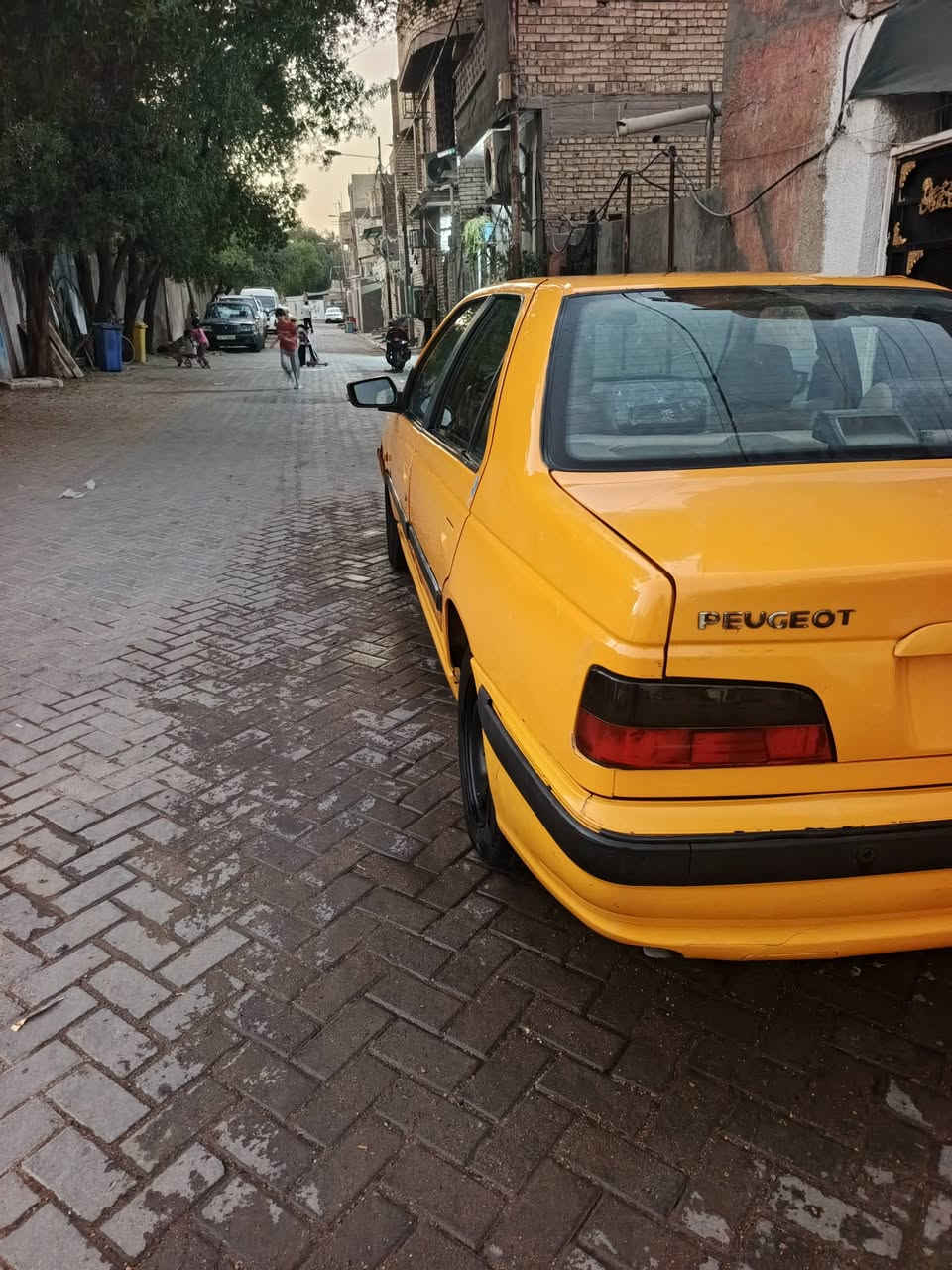 السلام عليكم سياره بيجو بارص موديل ٢٠٢٠ سياره نضيفه وحلوه بيهه جاملغ وبنيد السعر ٤٨ وبيه مجال ***********
