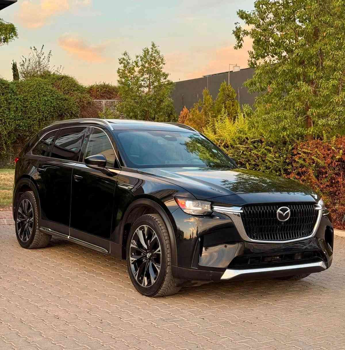Mazda Cx-90 2024
PHEV Premium Plus

مازدا Cx-90 ٢٠٢٤
بلكن هايبرد بريميوم بلس
مواصفات فول فول بريميوم پلص
ماشي فقط 27 الف ميل
مواصفات 
Phev بلكن هايبرد
بانوراما ، فور ويل ، Face id ,داتاشو ، كيج الكتروني ، سماعه Bose , بصمة تشغيل ، ابواب بصمة ، بريك بسمه، سندوق كهرباء 
 كشنات جلد + كشنات تدفه تبريد ميموري  تبريد قطعتين  ABS,TC,navigation,wifi,GPS,Bluetooth,ECO,
شاشه كبير كاميرا 360 رادار 360 ، Auto Hold ، ٣ مود درايف Normal Sport Off-Road ، حساسات امامي خلفي 
لايت ليد زينون بگ لايت ليد
محرك ٢.٥  ٤ سلندر  تيربو شحن كهرباء بنزين

📍مكانه سليمانية
 بدون رقم تترقم شمالية

للستفسار :
‏Viber+Whatsapp
📞***********

MAZDA Cx-90 2024
 PHEV Premium Plus
مازدا CX-90 2024
مواسفات پڵەگین هایبرێد کارەبایی شەحن  بەنزین
Face id
بانوراما شاشه گه وره  5كاميرا  كاميراي 360 به سمه 
5 رادار  راداري 360 اميرجينسي بريك خه تي جاده
گيج الكترون بريك به سمه
كوشن جلد كوشن كاره با كوشن سارد و گه رم 
كوشن خزن شحن واير ليس
سوكان هيته ر 
ABS,TC,GPS,WIFI,NAVIGATION,Bluetooth,
ده بل اكسل AWD
راداري بيش و دوا لا ته نيشت حاسه ي بيش و دوا
تبريد مركزي پرده ي جامه ماني دواوه
لايت ليد و زينون عه ده سه ، جوله ي لايت له گه ل سوكان
مكه به ره ي boss  مكه به ره ي ناو صندوق
صندق كاره با 
ماوه ي روشتن ته نها ٢٧ هه زار
مه كينه ٤ بستون ٢.٥ تيربو پڵەگین

***********📞
شوين سليماني 
ژماره كاتي السليمانية, العراق
