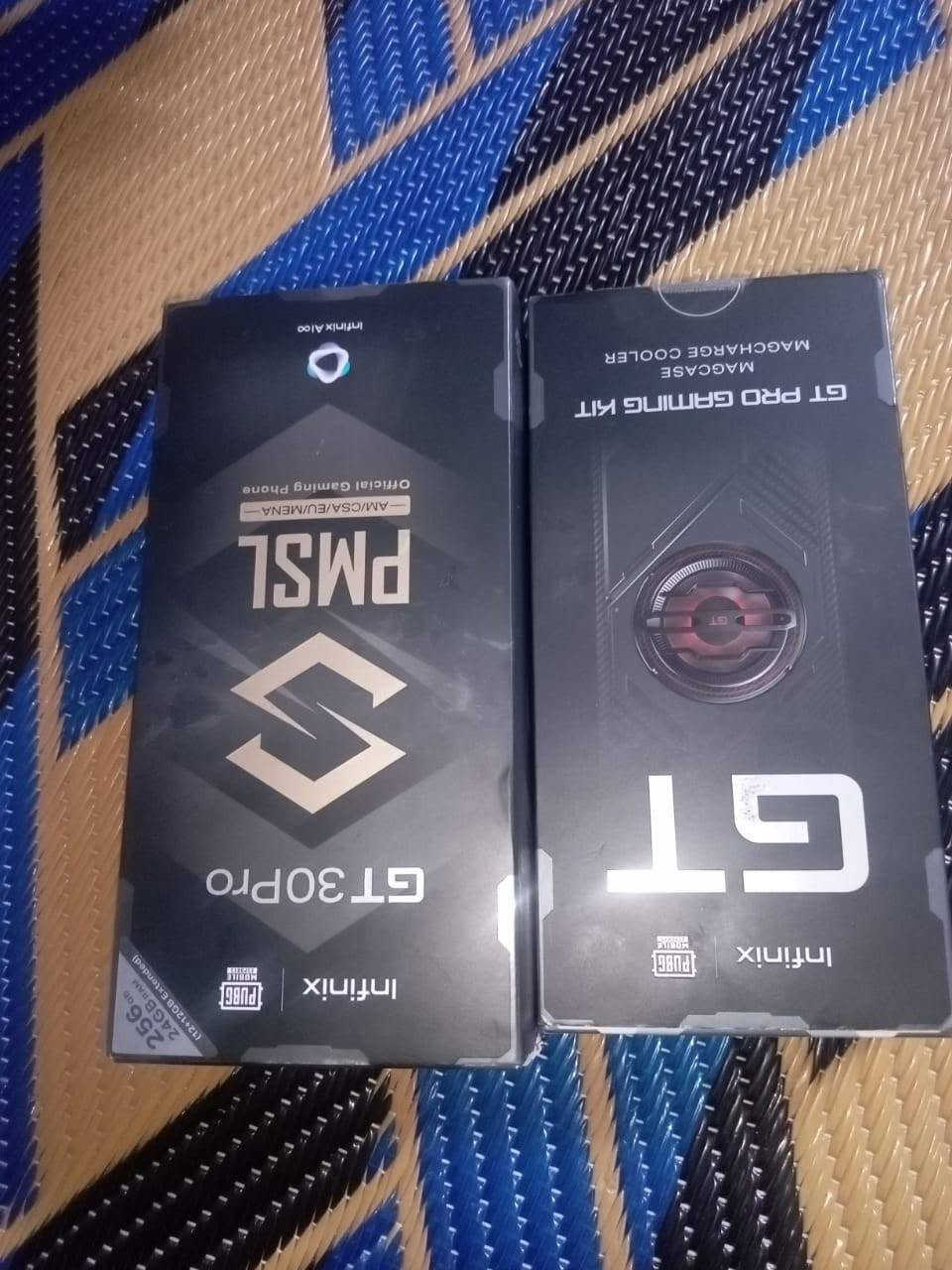 جهاز للبيع
اخو الجديد نضافه 100٪
🛑موصفات الجهاز🛑
الذاكره 256
كاميرا  120 فريم مع 4k 

بطارية 8400
سرعة شحن 45W

ملاحضه الجهاز مع ملحقاته كامله.. 
السعر 380.لتواصل***********
