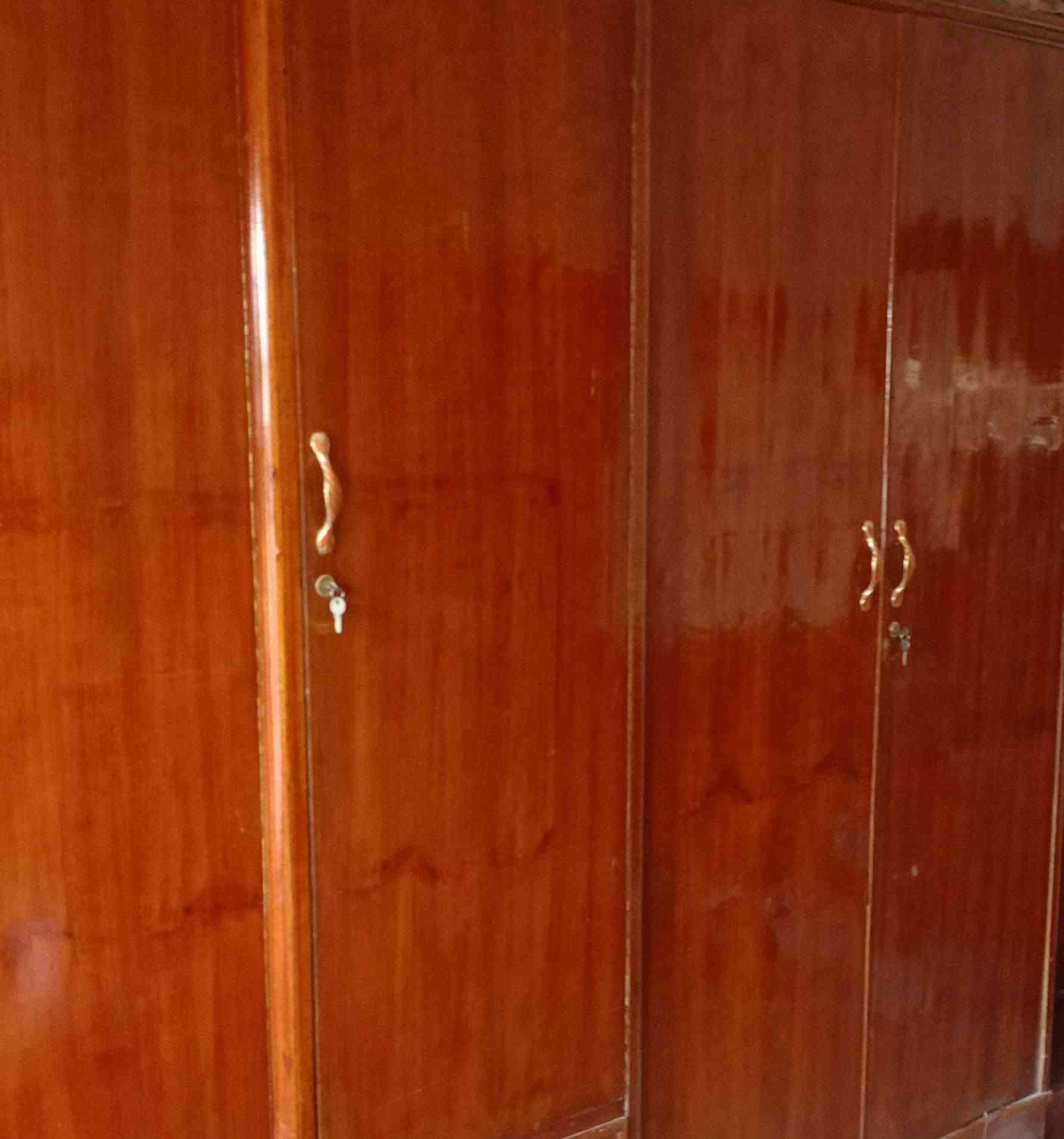 السلام عليكم
غرفه للبيع السعر ٤٠٠وبيها مجال 
مكان بابل للتواصل ***********
مكلف بالنشر
