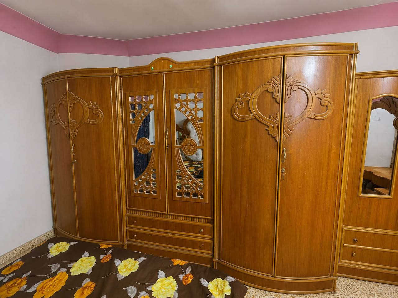 غرفه مستعمله لبيع جديده مابيه اي ضررر لاستفسار عل السعر اتصل عل رقم ‏‪***********‬‏ او مراسله عل واتساب
