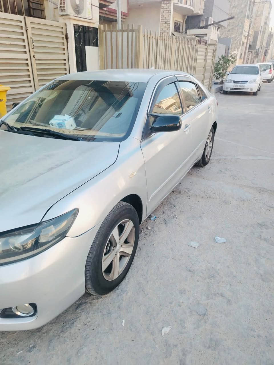 شادها جديده ومنظومة التبريد كلها جديده
شواصي و تكم مكفولات اي ضربه مابيها
بيها منظومة غاز 
مصبوغة السياره للجماليه 
 ***********السعر 85وبيهه مجال
