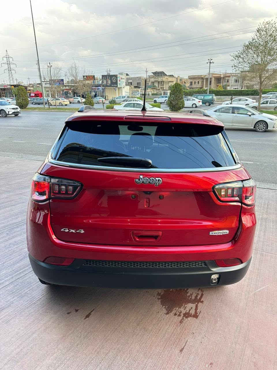 Jeep compass 2025
سلام عليكم

جيب كومباس 2025 فول مواصفات

رقم كاتى تترقم شمالي

سيارة جديدة لوك ماشيه 15000الف فقط

بنيد صبغ فقط بدون دواخل نهائيا 

بيها مكانات تعديل PDR بسيطة

الايرباكات كلهن سليمات✅

سيارة فول مواصفات وجديدة وبالعافيه للي تكون من نصيبة 

المواصفات 

▪️ الفئة:  LATITUDE فل كامل

▪️ المحرك: 2.0 تيربو 4 سلندر بقوة عالية واقتصاد بالوقود

▪️ ناقل حركة أوتوماتيك 8 سرعات + دفع رباعي AWD

▪️ اللون: أحمر مميز

▪️ لايتات LED أمامية وخلفية + LED نهاري

▪️ داخلية جلد فاخرة مع تطريز مميز

▪️ مقاعد كهرباء مع تدفئة

▪️ شاشة وسطية كبيرة + Apple CarPlay + Android Auto

▪️ شاشة عدادات ديجتل كاملة

▪️ كاميرا خلفية 

 + نقاط عمياء

▪️ مثبت سرعة + تحكم ستيرن متعدد

▪️بانوراما على طول السقف

▪️ دخول ذكي وتشغيل بصمة

▪️ مكيف أوتوماتيك دجتل قطعتين امام وخلف

▪️ نظام مانع انزلاق + ثبات إلكتروني + وسائد هوائية متعددة

▪️ ممشى قليل جداً وحالة وكالة 

💰 السعر153$ ورقة ومجال بسيط 

عنوان اربيل

للاستفسار
*********** واتس اب
***********
