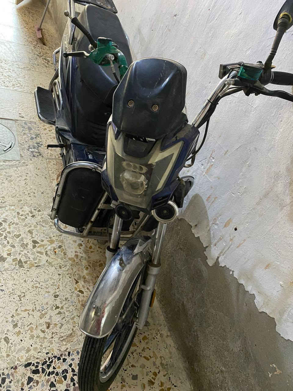السلام عليكم دراجة شحن للبيع نضيفة نقصهه فقط بطاريات بصمه سويج شغالة تجي تفحصهه عالكهرباء وتاخذهه سعرهه 250 رقم الهاتف *********** بغداد مدينة الصدر

نص مكتوب في الصور:
- حيدر النيار
- للئرس : ***********