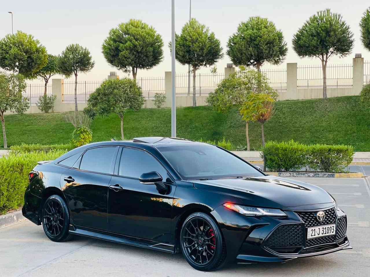 TOYOTA AVALON 2021 TRD  سەیارە کە سئ پارچەی بویاخە پیشی سلایتەکەی پیدی ئارە گیرومەکینەی بە شەرت نەکراوەتەوە سەنەوەی ژینگەی تازەیە  توزیک ناوگرتی هەیە سەیارەکە جایزە قەپات ***********/***********103000km مواسەفاتە Singapore

