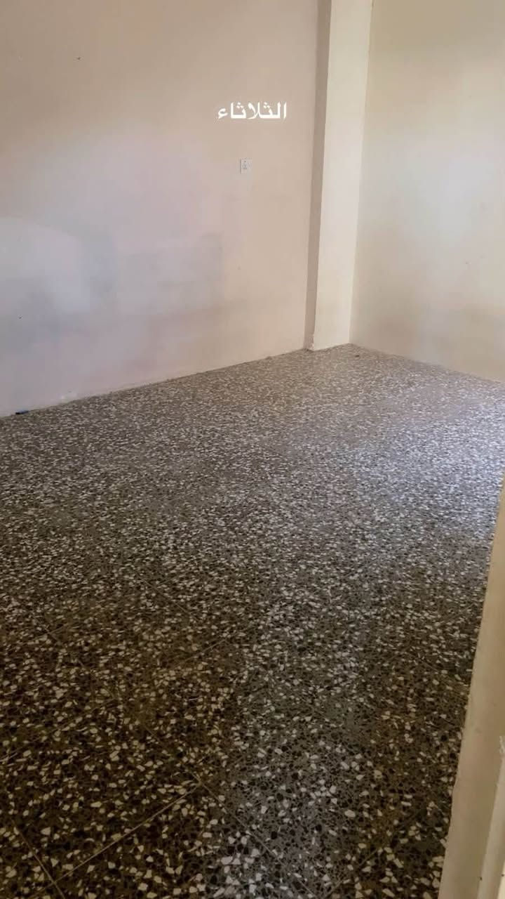 🏡 شقق للإيجار – بغداد الجديدة
تتوفر شقق جديدة للإيجار في بغداد الجديدة، شارع تجهيزات نهر بيروت، خلف معجنات الدرويش.
🔹 غرفتان كبيرتان�🔹 صالة واسعة�🔹 مطبخ�🔹 منور�🔹 جميع الخدمات متوفرة
للاستفسار والتواصل:�📞 ***********
