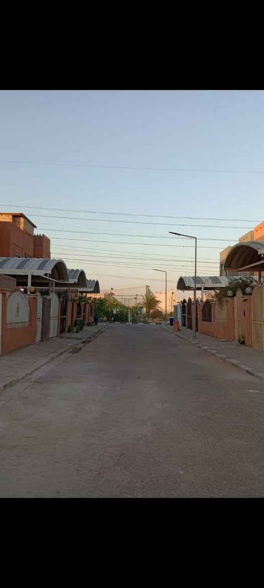 دار لبيع٢٠٠ متر طابقين في مجمع السلام السكني موقع مميز السعر ١٣٠  باقي على مصرف ٦٠ يداور بأسم المشتري بدون كفيل صادر سند بأسمي  ***********
