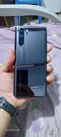 هواوي بي ٣٠ برو نظيف جدآ ذ٢٥٦ بدون ملحقات بس جهاز   فقط الكامره بيها غ...
