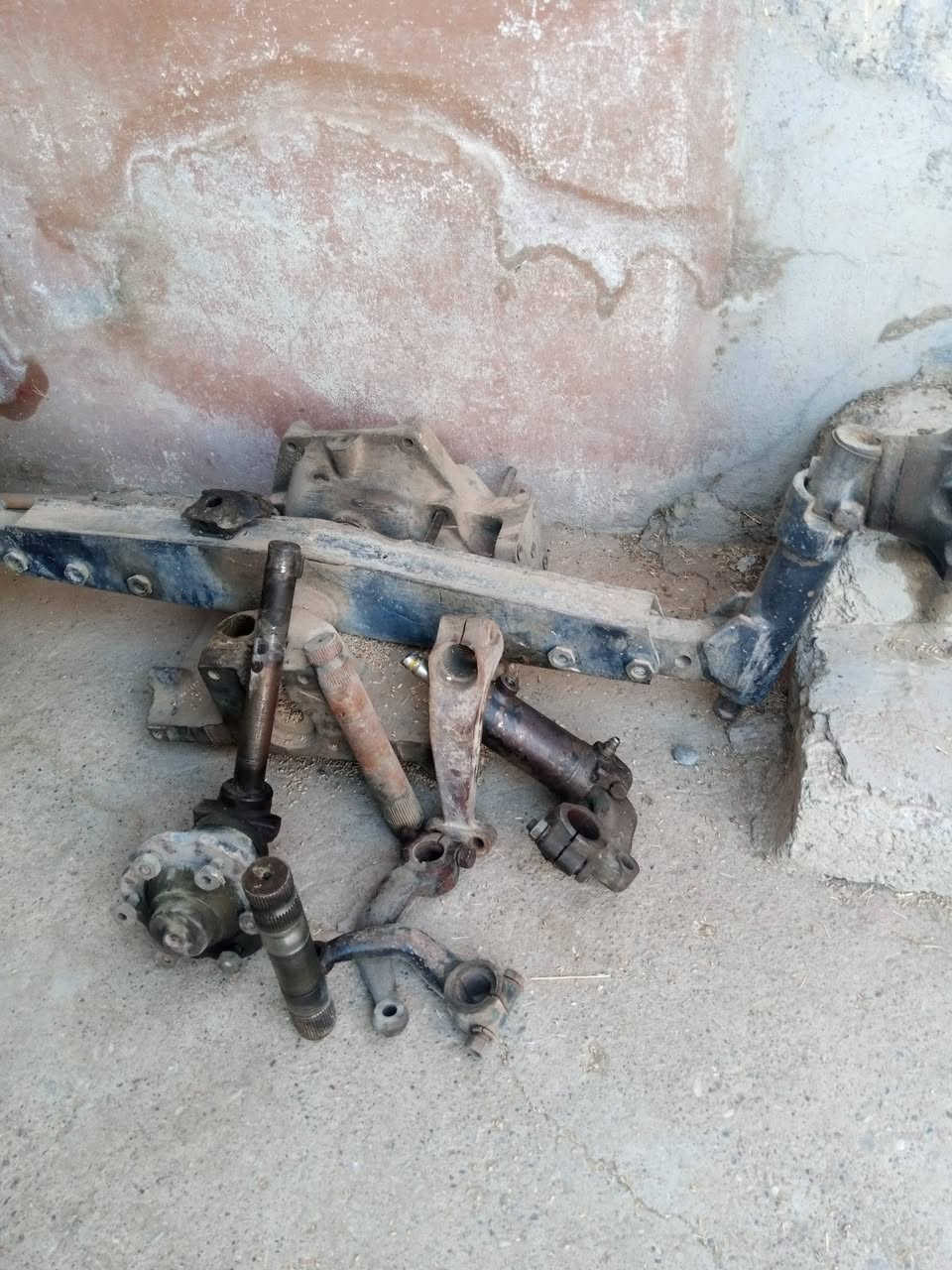 السلام عليكم
فرندكسن تركي للبيع موديل2002
بيه فقط قاعدة مالجك مكسور
اما بقية الملحقات كلو جديد 
ووياهم الجك هم

مكاني ناحية بعشيقة 
للأستفسار
***********
