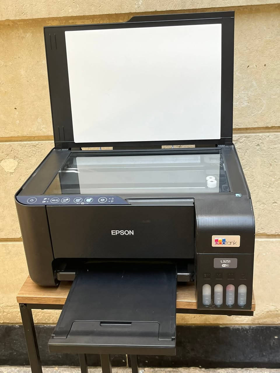 السلام عليكم طابعة ابسون L3250 غنيه عن التعريف حقن خارجي وايفاي اسكنر سحب صور من الموبايل مباشر واستنساخ طباعة جدا عاليه الطابعه جديده عدادها 485 ورقة باحبار الشركة بعدها والوك الطابعه تسحب ورق لحد 300 غرام الطابعة سعرها 150الف وللطيبين سهلة الشراي يتصل ***********
