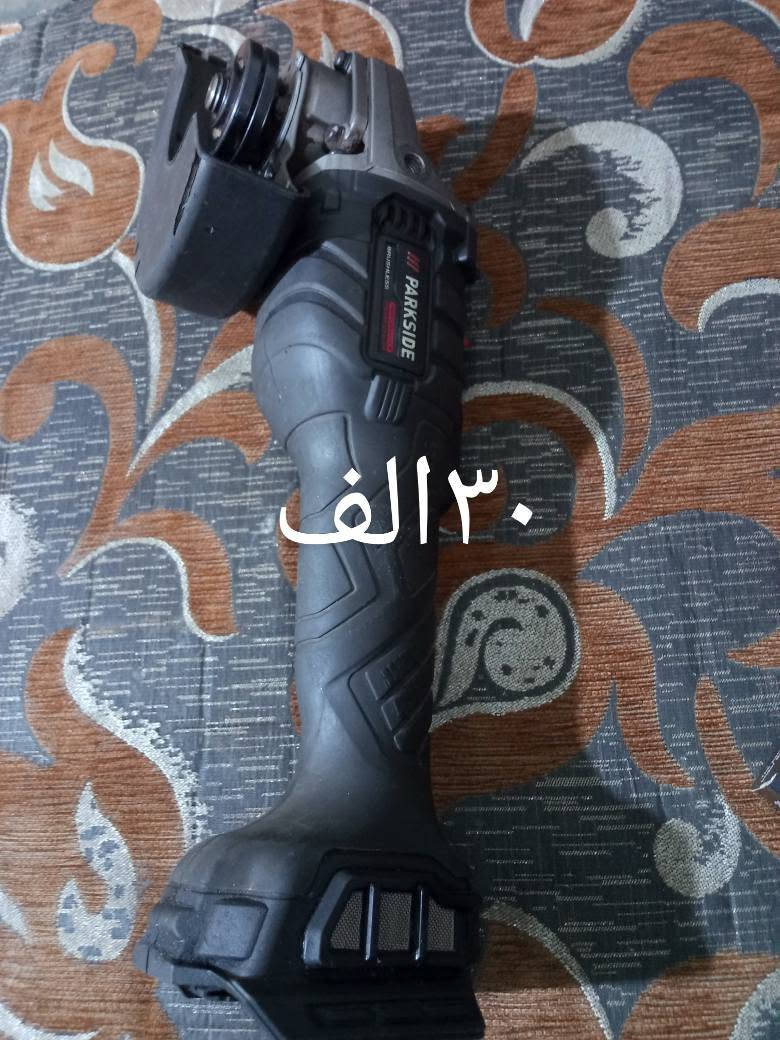 حجز واتساب ***********

نص مكتوب في الصور:
- سلطان
- ٣٠الف.