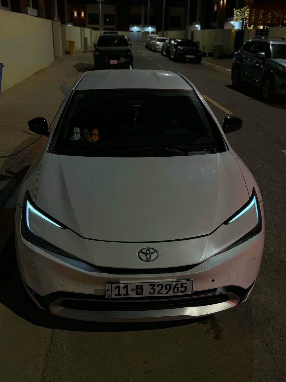 السلام عليكم للبيع 
بريوس 2023 برايم بلكن هايبر يعني 3 انضمة بانزين و كهرباء و هايبرد 

بدون ايرباك ✅
المواصفات✅
كامره خلفيه
كشنات تدفئه
استرين تدفئه
نقطة عمياء
رادار امامي و خلفي
نحكمات ستيرن
حساسات اماميه و خلفيه
سياقه ذاتيه
شاشه كار بلي 
اناره ترحيبيه
مكاني بغداد 
السعر 16500 وبيه مجال 
للتصال 
*********** بغداد, العراق
