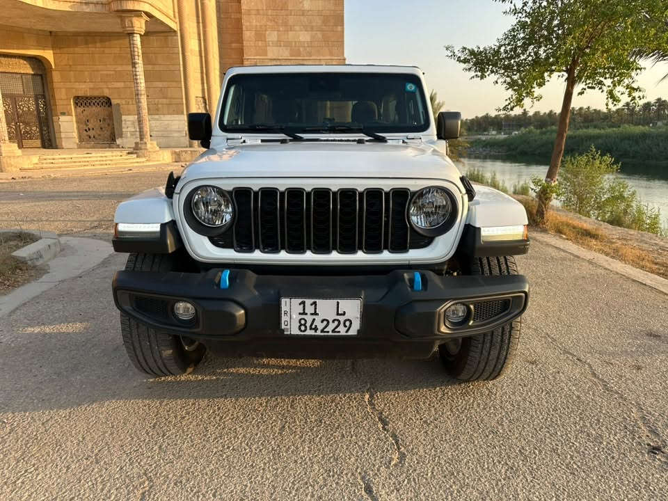جيب رانكلر 2024 هايبرد
حادثه موضح بالصور 
السعر 210 $ 
غير متواجد ع الفيس 
***********
