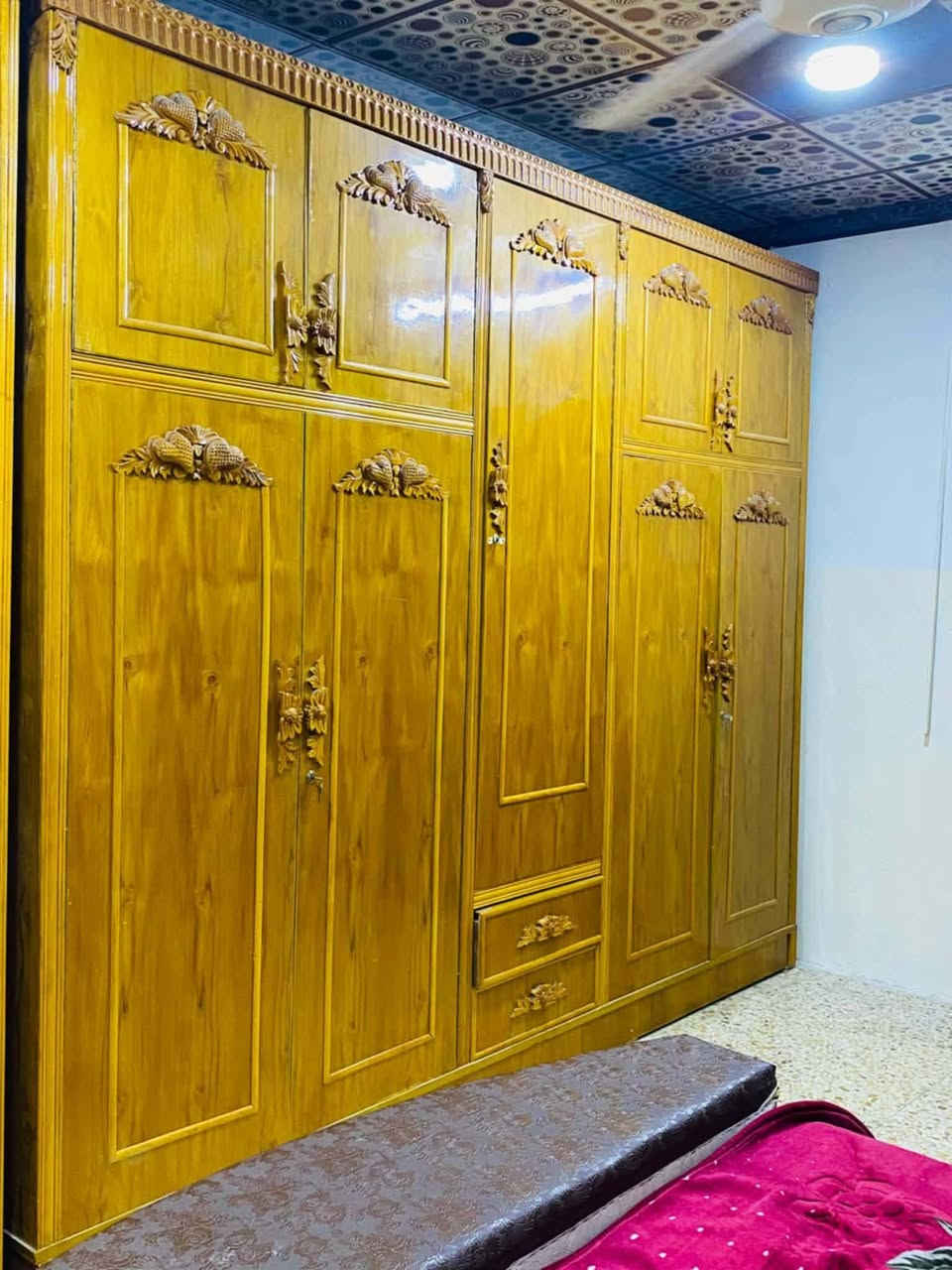 السلام عليكم غرفه استعمال قليل فصال  ابراج قنصور خمسه باب.  خشب عراقي ثقيل فصال حسب الطلب السعر 900,000 عنوان موصل تل الرمان قرب مدرسه خلدون الاستفسار والرقم خاص
