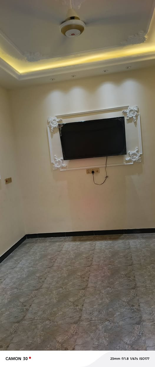 السلام عليكم دار زراعي للبيع في البلديات شارع المصرف منطقة ضياء الحلفي خلف المصرف ثالث فرع قرب طابو العلماء خدمات كاملة موقع مميز للأستفسار ***********
المساحة ١٠٠م واجهة ٥ بناء حديث
