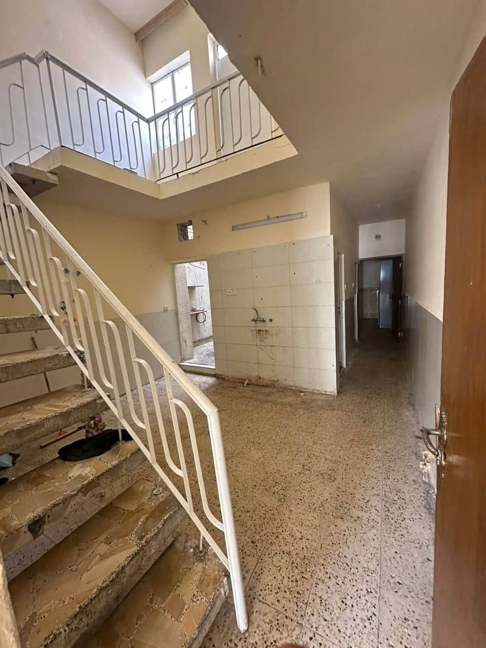 الدار للايجار🏡
الشعب شارع الاسواق المركزية اعقاري 📍

المساحة 80 م 

يحتوي الطابق الارضي على كراج واستقبال ومطبخ وخدمات وغرفة نوم

والطابق الثاني يحتوي على غرفة نوم وبيتونة وسطح

سعر الايجار 550 

للاستفسار اكثر يرجى الاتصال على الرقم التالي ***********
