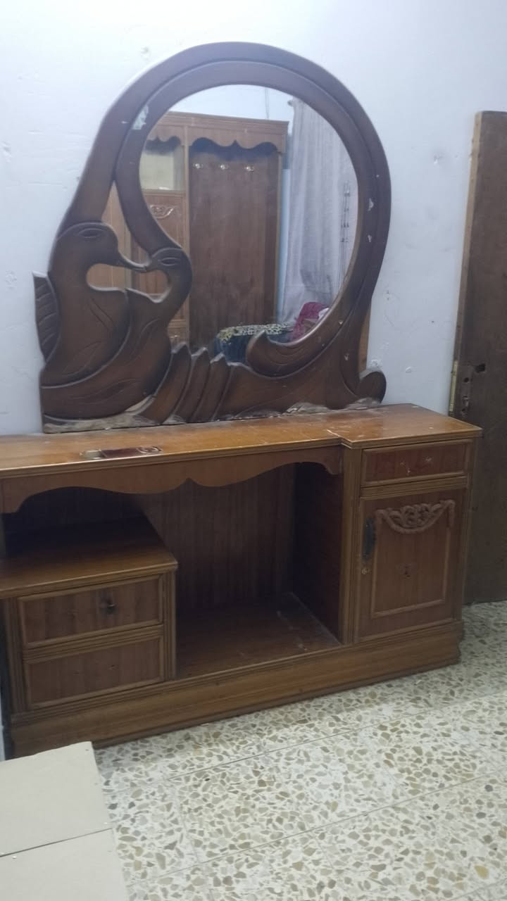 السلام عليكم غرفه اخشاب تسكام عراقي للبيع المكان ابو صخير العسكري السعر المطلوب 400 وبيها مجال الاتصال ***********
