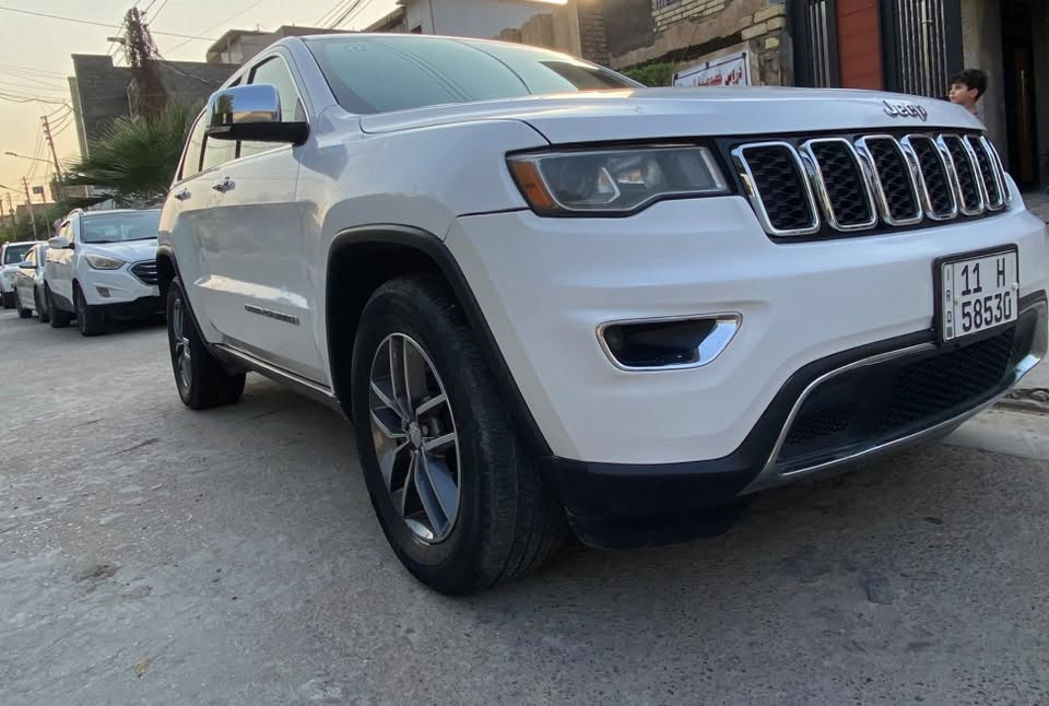 جيب jeep
الموديل :2018   
رقم بغداد بأسمي 
عدد مسافات : 125m————————-
المواصفات 
بصمه 
شاشه
(تو ويل)
الداخل جلد اسود   
مقاعد كهرباء
كشنات تدفئة+تبريد  
ستيرن تدفئة 
 هيتر مري
نضام الملاحة GBS 
تشغيل عن بعد
صندوق كهرباء
حساسات خلفية + امامي
كامرة دوارة 
مثبت سرعة 
———————
حادث السيارة خلفي خفيف جدا بدون ايرباك مرفق مع الصور.
وبيها طخة بغداد بلجاملغ الامامي عكس السايق مصبوغ  مكانها العصر بغداد حي العلام والصبح قرب علوة الرشيد
السعر 205$ وبيها مجال 
للاستفسار واتساب:
***********
