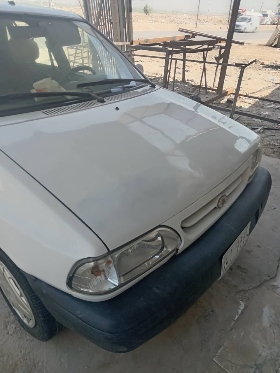 السلام عليكم  سايبه  موديل١٢ سنويه ٢٧ شهر ٦ باسمنه
سياره جاهزه مكفوله من الضربه بيها رشتين صبغ من ضهر رقم قادسيه مركز المدينه ***********
