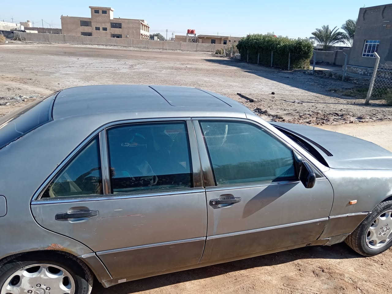 السلام عليكم سياره شبح  لبيع  93محور ففتي 3000 كله شغاله بس تبريد بيه عطل مكان سماوه  سعر 35 
***********
