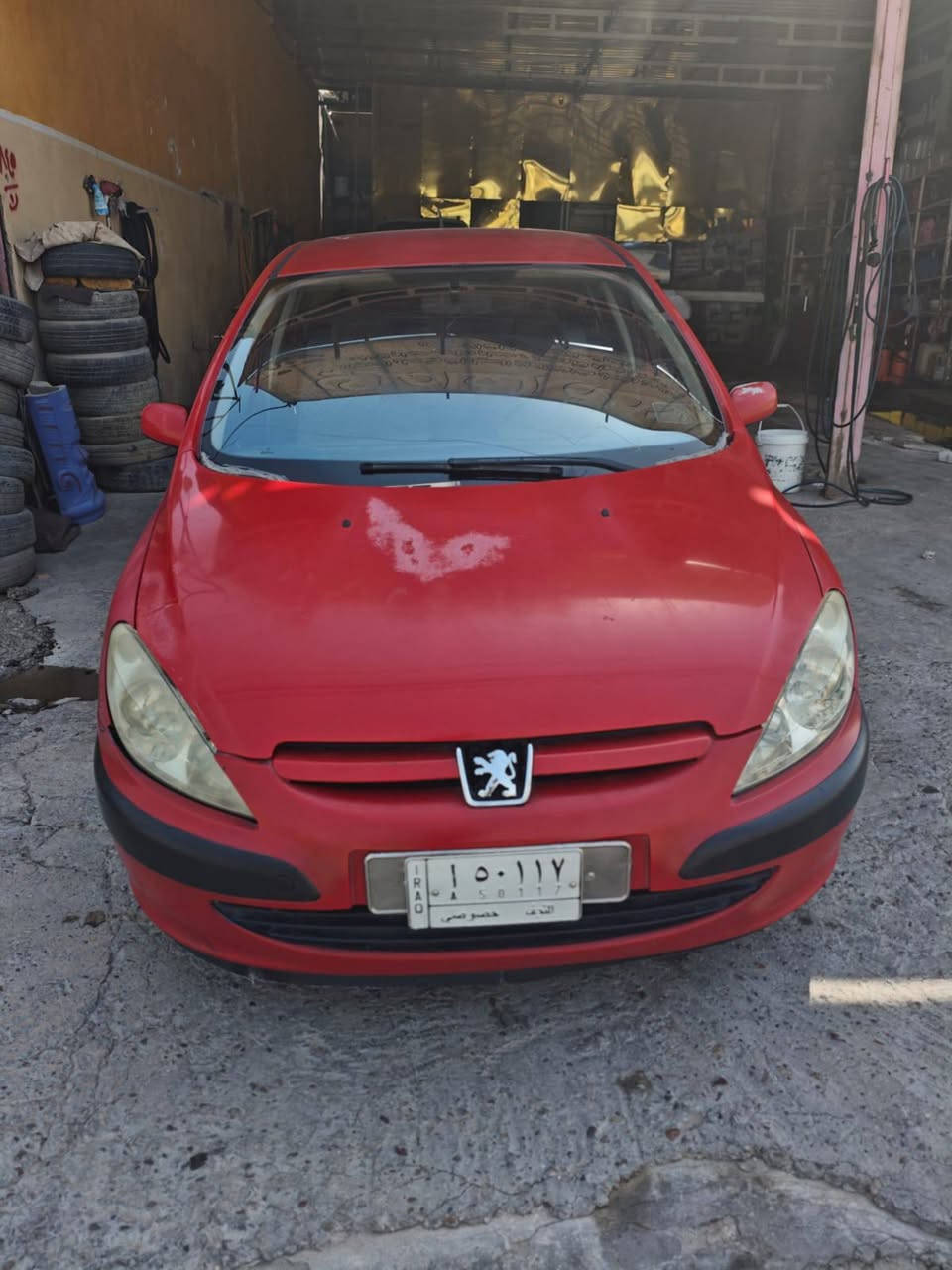 سلام عليكم سيارة بيجو فرنسي موديل 2005 مكفولة من ضربة وصبغ سيارة خير من الله من كلشي حتى تبريد ثلج بس الحدادية 60٪١٠٠ مكان سيارة النجف الااشرف تحويل ثاني  سعرها 45 ورقة وبيها مجال حك الجية رقم صاحب السيارة ***********
