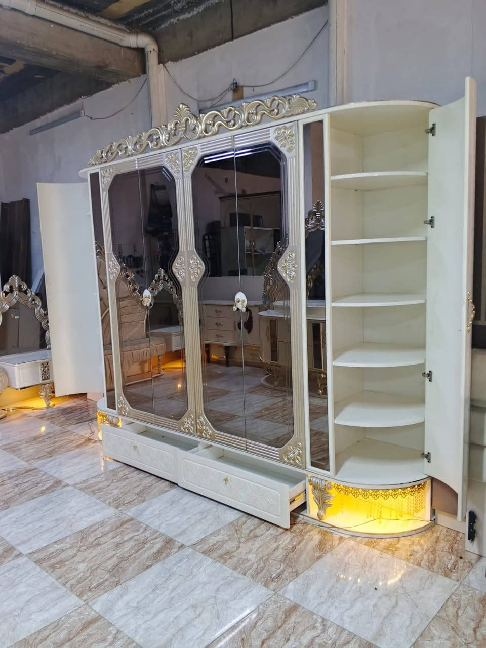 غرفة 6 ابواب 9 قطع
للاستفسار ***********
