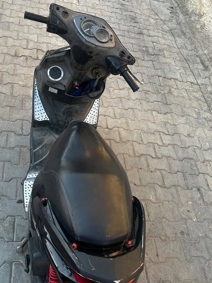 السلام عليكم سكنس فحل للبيع الدراجه حلوه بيها بس السلف يطلع ونه وما عرفت اسوي الدراجه مكينه٥٥مزود الدراجه بيها كلج تزويد وموجود البلادي مكاني بغداد الحريه ول سعر 625وبيها مجال حك الجيه رقم ***********متواجد فقط رقم
