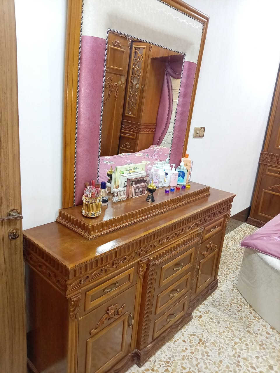 السلام عليكم اخشاب اخو الجديد خشب عراقي درجه اولى خشب ثقيل السعر مليون ونص التواصل عل الرقم ***********
