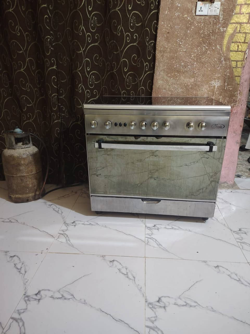 سلام عليكم طباخ فريش مصري نضيف شرط الفحص نار عاليه وزركه نضام بوري مكانه ناصريه مركز اتصل او واتساب ***********

