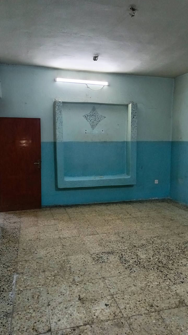دار للايجار حي سومر بالقرب من
 مدرسة سومر الابتدائيه للبنين مساحة الدار 200 متر 
طابقين 5 غرف نوم هول2 حمام2 مطبخ استقبال  
مخزن درج داخلي وخارجي الدار بناء عادي 
للاستفسار الاتصال على الرقم
 ***********/واتساب 
 ملاحظه غير متواجد على فيس

