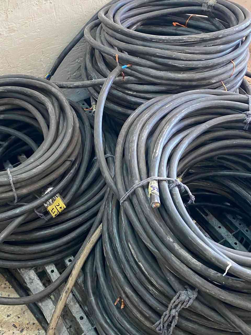 متوفر كيبل
4x10mm  / (10,000)السعر 

4x16mm  / (14,000)السعر

4x25mm  / (24,250)السعر
📞 واتساب (***********)

📍 الموقع بغداد عكد النصارى
