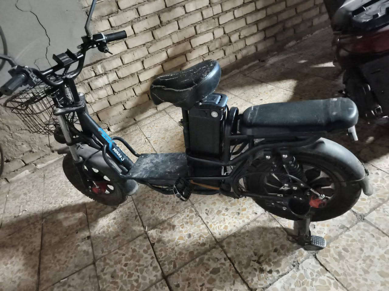 ⚡ تعمل بالكهرباء 60فولت /24امبير
🔋 بطارية ليثيوم قابلة للإزالة +
🛞 إطارات عريضة
🛑 فرامل ديسك
🪑 مقعدين: أمامي وخلفي
💨 تعليق خلفي
🧺 سلة أمامية
🔑 نظام تشغيل وتحكم بالمقود
💡 مجهزة للقيادة الليلية
🖤 اللون: أسود
السعر: 600 ألف
المكان:بغداد الكسرة
التواصل: ***********
