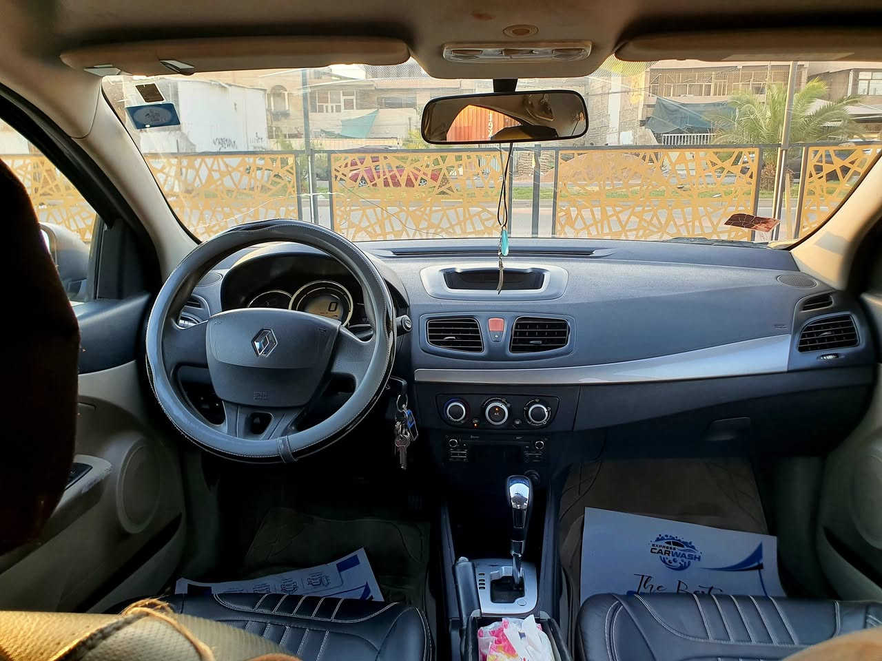 🚗 للبيع رينو فلونس 2016 

🛑 السيارة بحالة ممتازة ومهتم بيها من كل النواحي كصيانة.. جاهزة للاستخدام وما تحتاج صرف عليها فقط تفولها بانزين محسن ودهن اصلي. 

🚧 المواصفات :

- محرك 1600

-ماشيه 91,000 كم

-سيارة حرة واستلام شركة على ايدي

تحكم كهربائي بالمرايا الجانبية

- إشارة بالمرايا الجانبية

- بطارية أمارون الهندية أصلية تم تبديلها قبل سنة وتمشيك بعد ٣ سنوات

- 4 تايرات نوعية ممتازة تم تبديلها قبل 3 أشهر مع عمل ميزانية وبلنص بالجهاز الليزر

-صدر السبارة نظيف بنسبة ٨٥ الى ٩٠٪

- بلكات جديدة أصلية نيسان

- التبريد خير من الله قبل 3 أشهر تم تبديل فريز أصلي وشحن غاز اصلي

- صيانة منظومة الماء للراديتر بالكامل وتنضيف جميع الجوينات والراديتر واستخدام ماء بريستون الأصلي الأمريكي بحيث انسى تحمه السيارة والتجربة كانت خير برهام بهذا الصيف

- نوزلات أصلية مال حاوية تم تبديلها قبل سنة ونصف

- استخدام دهن ادنول ولكومولي او موتل.. مااخليلها دهن تجاري

- گير مبدل جديد شغال بدون أي مشاكل

-بيها شخط صبغ من جهة الباب الخلفي الي ع اليمين ويروح بالبولش بالاضافة الى ضربة بسيطة في باب السائق وسهل تصليحها 

- السيارة نشطة جداً وما بيها أي تأخير لا بالتشغيل ولا بالسحب بحيث تاخذها متتعب وتجي تجربها بنفسك وتحكم

🛑 السعر 75 ورقة

📍 المكان: بغداد – زيونة

📞 الاتصال على الموبايل او الواتساب : ***********
