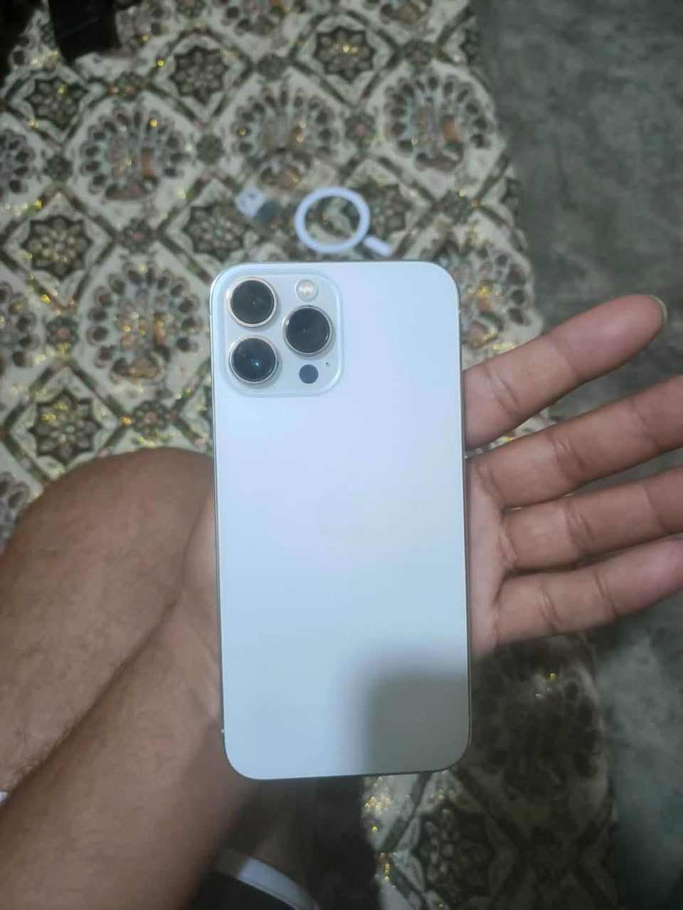 لبيع 13برو ماكس  ذاكره 128 لون ابيض بطاريه 100كله بلاد قبل 25يوم فاتحه من كارتون امريكي***********وتساب تصال خاص مفتوح
