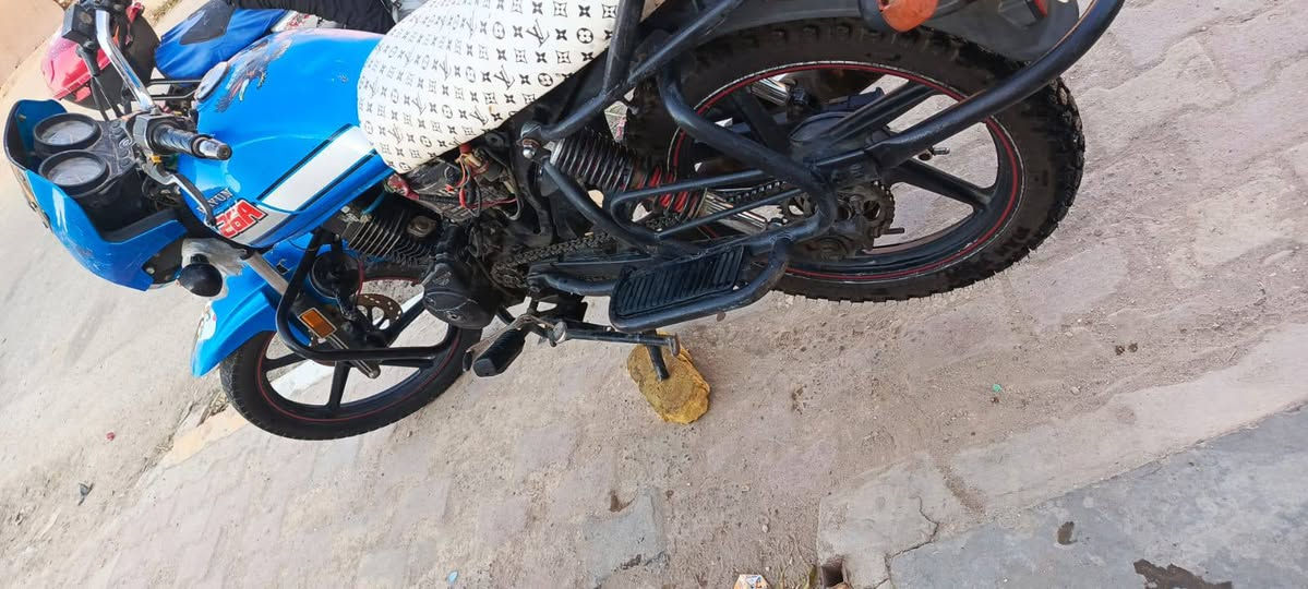سلام عليكم دراجه دايون لبيع بدون وراق درجه محركه نظيف حيل بس مشخط  درجه خشنه خير من االله كله شغال ركب وروح سعر 600وبيه مجال ***********ميسان المشرح
