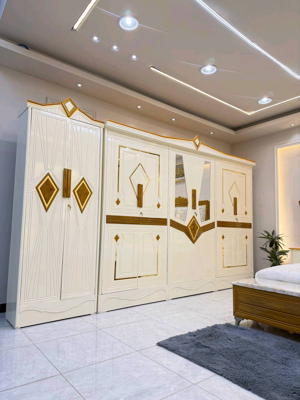 مليون  فقط😍

غرف نجاره عراقيه 💯💯

تتكون من 8  قطع 

عرض الكنتور 3 و20سم

ارتفاع الكنتور 2 و20سم

السرير بلوك ٦ ارجل

طول السرير 200 سم 

عرض السرير 160 سم 

الضهر براغي

 

الشازلون 50 الف