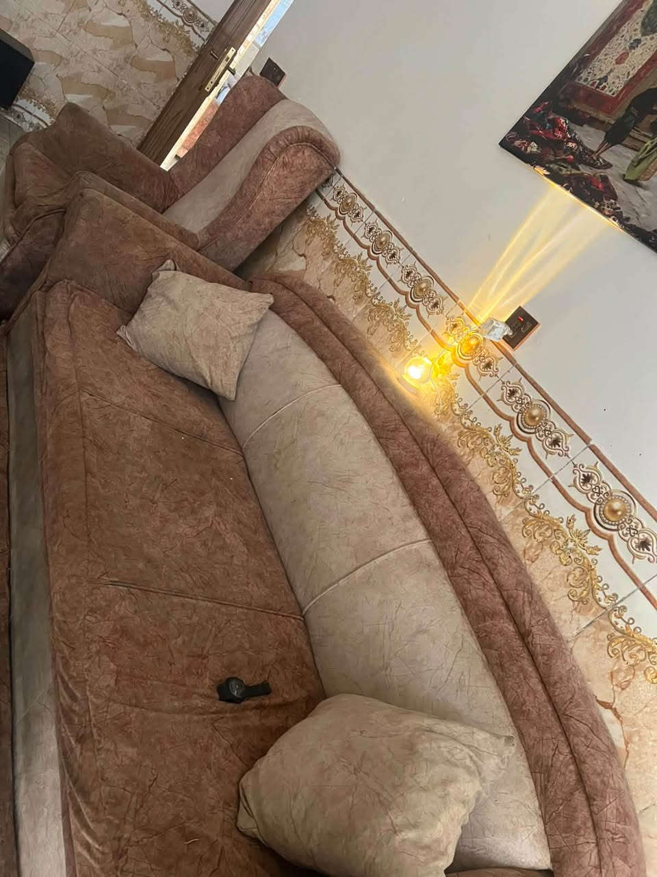 ميز بلازمه 40 بلازمه عطل بصيط 40 تخم خشب عراقي 10 مقاعد 200 
كاونتر ام ديف اول نصبه اله مترتين ب 200 كومفيره وحده 100 والثانيه 150 ميز طعام مع 3 كراسي 50 سنك 40
واليحب البيت معروض للايجار 100 متر طابق واحد البعيثه بلعدل الثالث اجاره 350 تجيب ملابس وتكعد اخذ فلوس الغراض ***********
