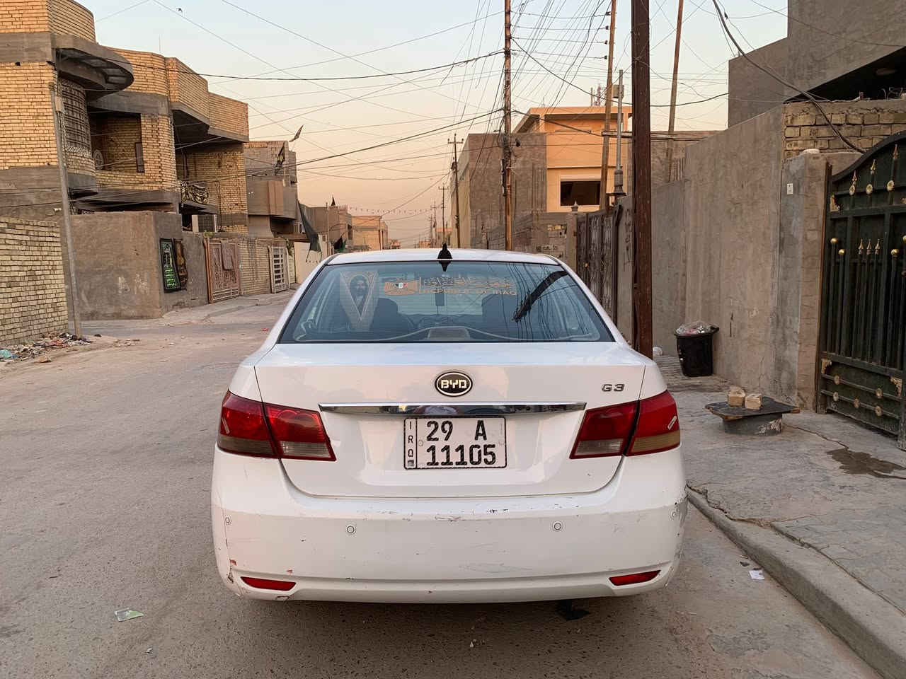 واي دي للبيع 
موديل 2013 G3 
سياره خير من الله كير جديد محرك 1600 كير عادي المرغوب 
منظومه وادامه كامله على السياره ✅
مواصفات البي واي دي معروفه بصمه تحكم ستيرن سنتر لوك ، حساس خلفي وجانبي✅
منظومه زنون كامله ✅
بيها فقط باب السايق مطخوخ وشويه من الجاملغ مثل ما موضح بالصوره 
رقم الهاتف متوفر واتساب ***********
السعر 45 وبيها مجال
مكان السياره بغداد
