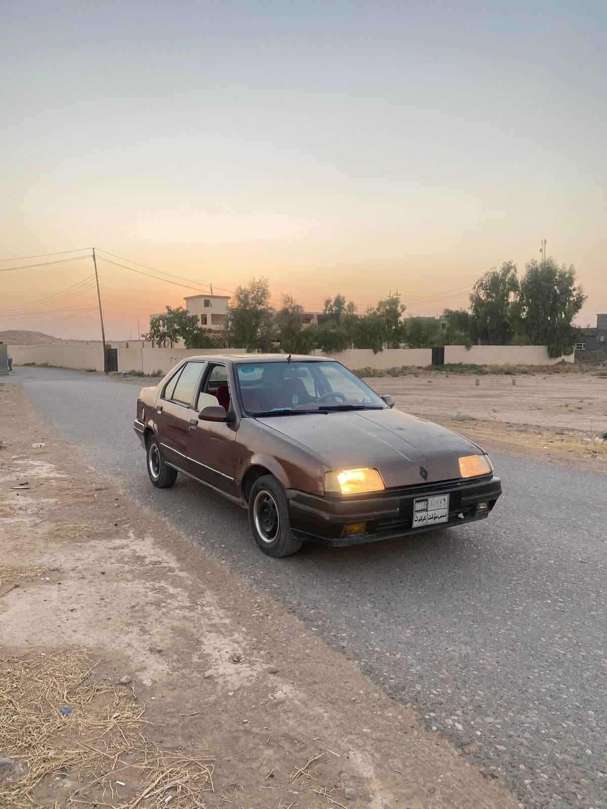 السلام عليكم رينو للبيع مسجل رقم كركوك
كير محرك شرط ✅

صدر فولل طبه ✅

طخم تايرات نص عمر ✅

بدون اي معجون او خياس ✅

موقع السيارة الشرقاط السوگ الجديد ✅

السعر 15$ و بي مجال متوفر واتساب و خاص 

*********** 📞
