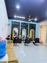 صالون نسائي • ٤ كوافيات • جاهز للعمل