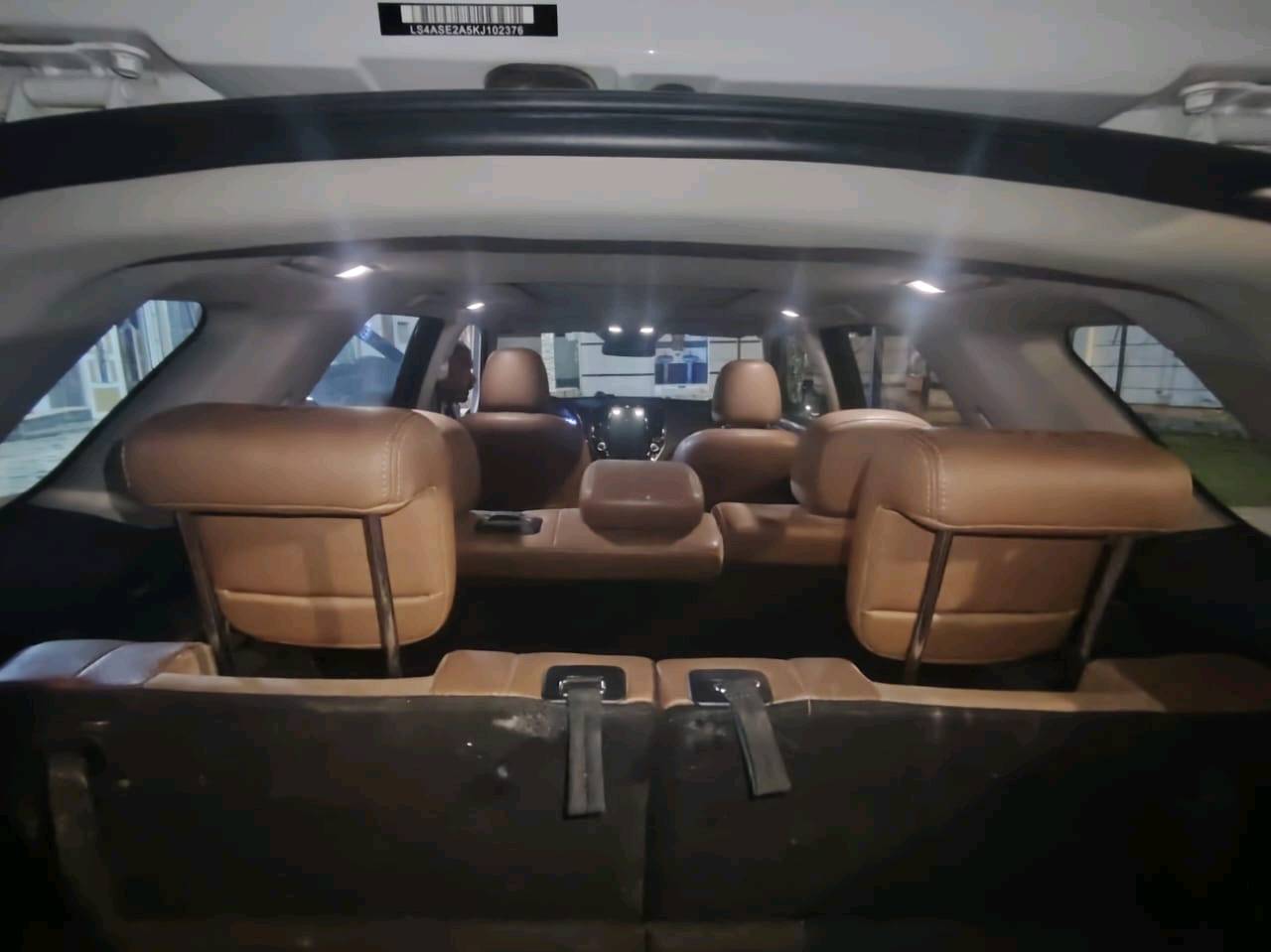 سلام عليكم شجان موديل٢٠١٩ cs95  رقم سلمانيه هزه جديد سنويه جديده ٧مقاعد جلد تحكم فول موصفات خير من الله سياره بيع مستعجل بدون صبغ بدون شي نظيفه فول خير  من الله سياره سعر ١٤٠ بيها مجال بسيط رقم *********** عنوان بغداد سياره بل عافيه ياخذها ماشيه ١٢٢الف سياره شراي يجي خاص تاج راس