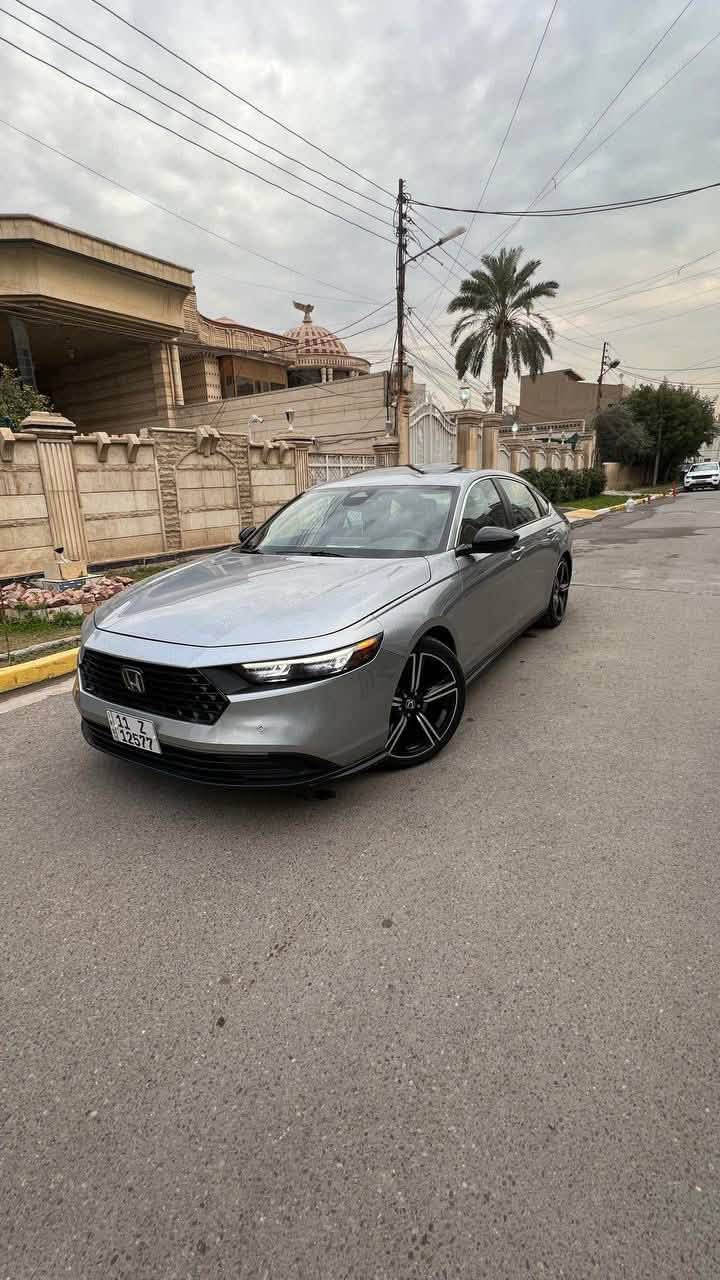 سلام عليكم : هوند اكورد 
اللون: سلفر  الفئة: Sport L Hybrid 
المحرك 2000 تنفس طبيعي 

المواصفات:

• قطعتين تبريد
• كشنات جلد
• تشغيل بصمة
• تشغيل عن بعد
• أبواب بصمة
• فتحة سقف
• شاشة كبيرة
• كاميرا خلفية
• رادار أمامي
• مثبت سرعة ذكي
• نظام المحافظة على المسار
• مانع اصطدام أمامي
• تحكم بالستيرن

• Apple CarPlay و Android Auto
• مقاعد رياضية
• نظام توفير الوقود ECO
حالة السيارة : خير من الله  
بلعافيه ع ياخذه 

البيع او مروس جارجر اوباما جالجنر

السعر 170 

للتواصل: ***********

