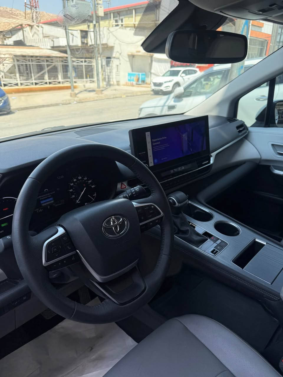 Toyota Sienna Hybrid
موديل 2025 مواصفات Hybrid XLE فول بدون فتحة 
ماشية 16 الف كير محرك و ارباك بشرط
صبخ جملخ و شبر بوند بدون شاصي بدن و براكيت شوية
السعر السيارة 305 ورقة و شوية مجال 
***********☎️ دهوك, العراق
