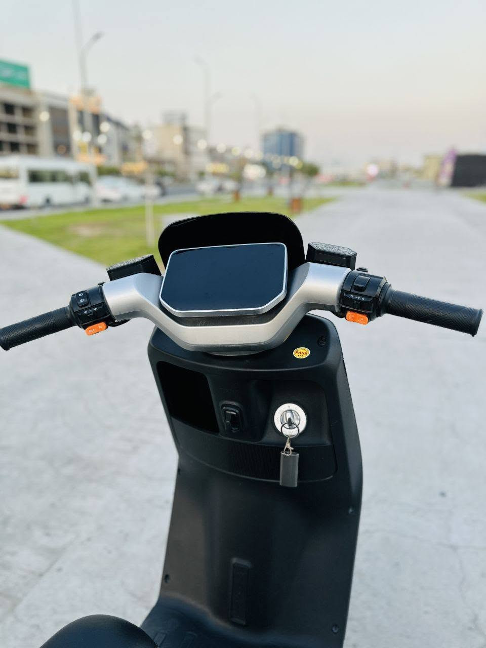 دراجة ايبوك من شركة ياديه شحن للبيع في البصرة 2026
فوول مواصفات  

6 بطاريات 
 الكشن طبي 
 ضد الماء 
شاشة ديجتال 
السرعة القصوى 70حقيقي 
تشغيل بصمه وسويجين  
 كهربائيات كلهن شغالة
لايت عالي وناصي 
هورن وأشاير يمنى ويسرى 
 شحن سريع شاحنة اصلية 
 نضام ال P توقف الدراجة  
 نضام مثبت سرعه
 الملف 3000 w حقيقي 
 نضام حساسات جانبية وخلفية 
مانع للسرقة 
 صندوق كبير داخلي
 غراضهة شاحنة الاصليه
رايدهة 900  وبيهة مجال بسيط دراجه كلش نضيفه وجديده
العنوان : البصرة :
الرقم : ***********
